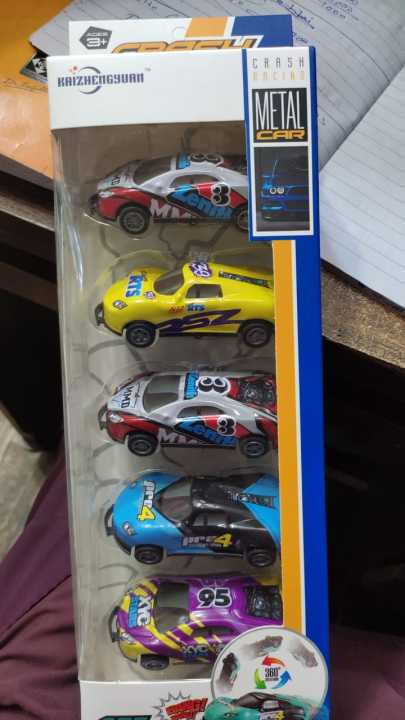 Metal%20Car%20For%20Kids,%20High%20Quality%20Die%20cast%20Metal%20Car%20-%201:64%20Alloy%20Car%20-%20Image%203