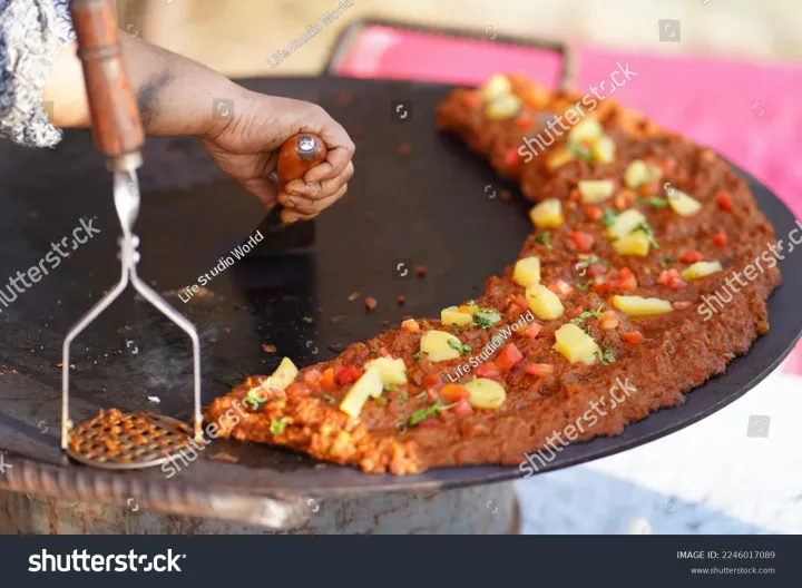 pure%20iron%20hotplate%20(tawa)%20WITH%20pair%20of%20takatak%20spoon%20%20wood%20handle%20heavy%20quality%20for%20making%20takatak,tawa%20keema%20,%20tawa%20chicken,%20tawa%20kajali,%20fry%20muttom%20cham,%20tawa%20chicken%20frying%20,fish%20fry,%20%20kalaji%20fry,%20paratha%20roti%20and%20many%20more%20itmes%20you%20can%20cooking%20on%20it%20-%20Image%203