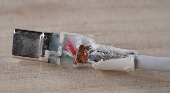 High%20Quality%20Original%20Super%20Fast%20Charging%20USB%20Type%20C%20to%20USB%20Type%20A%20Cable%20Purple%20Ports%20-%20Image%204