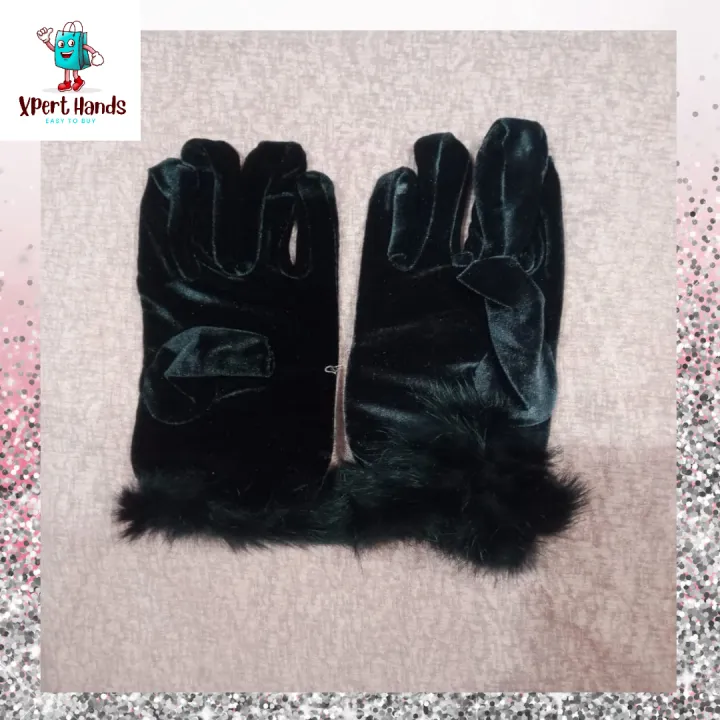 Women's%20Girl's%20Black%20Winter%20Velvet%20Gloves%20With%20Frr%20Cuff%20On%20Wrist%20-%20Image%202