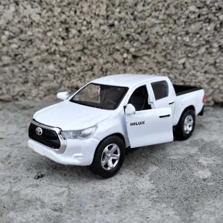 1:36%20Scale%20Toyota%20Revo%20Hilux%20(Vego%20Dala)%20Diecast%20Model%20Car%20(premium%20quality%20diecast%20Model)%20-%20Image%208