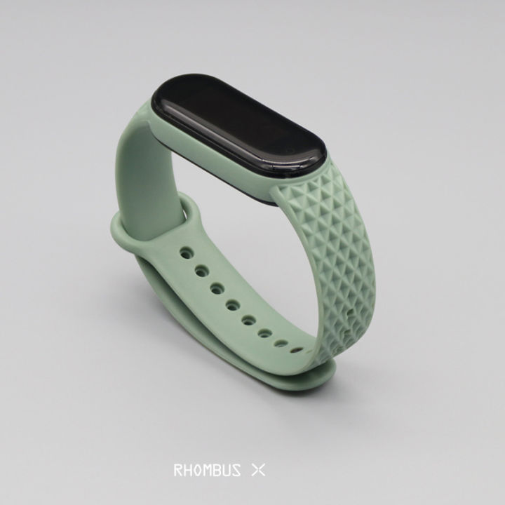 Replacement%20Wristband%20For%20Mi%20Band%205%20Strap%20Diamond%20Pattern%20Wear%20Comfortable%20And%20Size%20Can%20Be%20Adjusted%20Circumstance%20Of%20Individual%20Wrist%20-%20Image%202