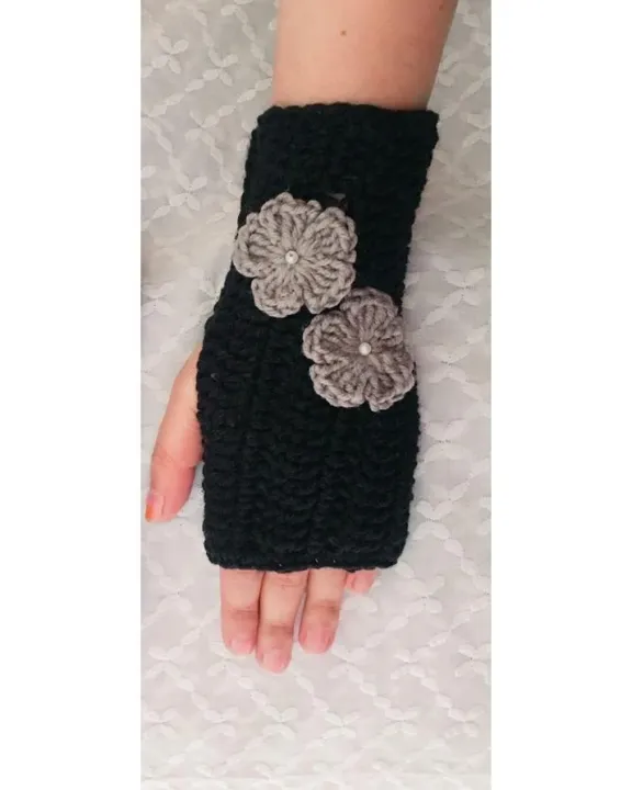 Black%20Flower%20Style%20Wool%20Gloves%20for%20Women%20-%20Image%204