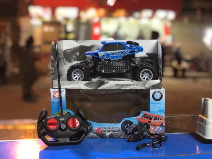 Remote%20Control%20off-road%20Climbing%20SUV%20Car%20For%20Boys%201:18%204WD%20Off%20Road%20Climbing%20Monster%20Truck%20RC%20Car%20Updated%20Version%202.4ghz%20Radio%20Control%20Rechargeable%20Car%20With%203D%20Lights%20&%20New%20Design%20Monster%20Truck%20Rc%20Perfect%20Gift%20For%20Rc%20Toys%20Lover%20-%20Image%205