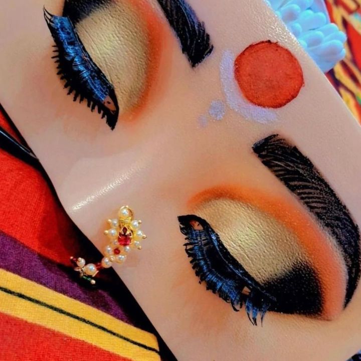 EYE%20DUMMY%20MAKEUP%20PRACTICE%20BOARD%20WITH%20CLEANER%20-%20Image%203