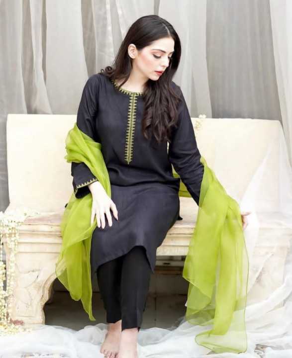 3-Piece%20Unstitched%20Katan%20Silk%20Dress%20Set%20with%20Intricate%20Handmade%20Embroidery%20and%20Luxurious%20Organza%20Dupatta%20-%20Image%203