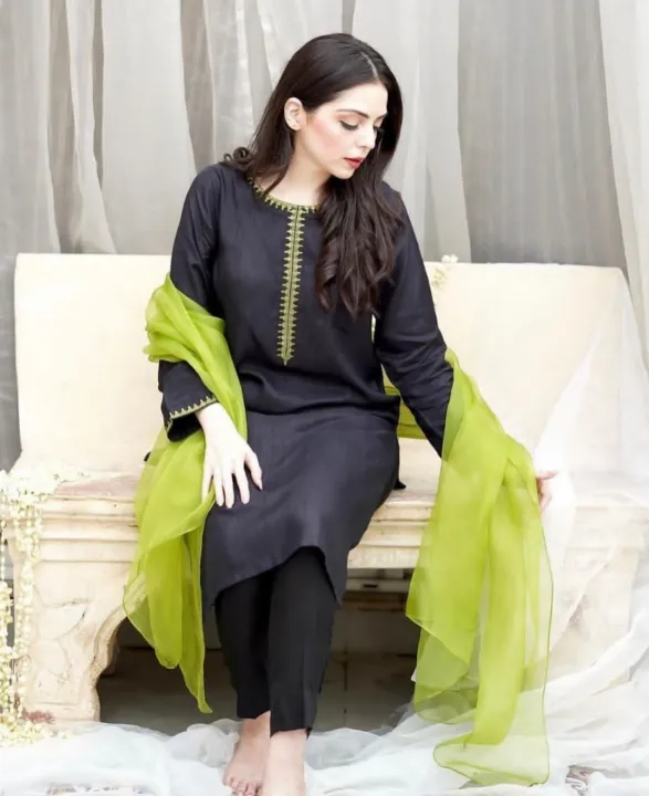 Kataan%20Silk%20Ensemble:%20Unstitched%20Shirt%20&%20Trouser%20with%20Organza%20Dupatta%20-%20Image%207