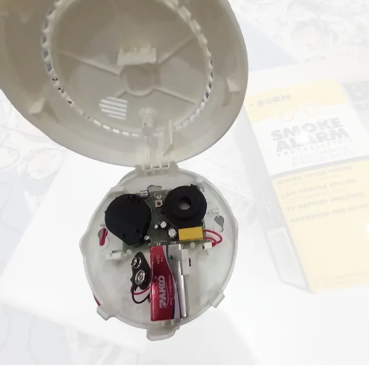 BRK%20Smoke%20Alarm%20220V%20/%209v%20Battery%20Included%20%20Photoelectric%20Smoke%20Detector%20Both%20AC%20and%20DC%20-%20Image%204