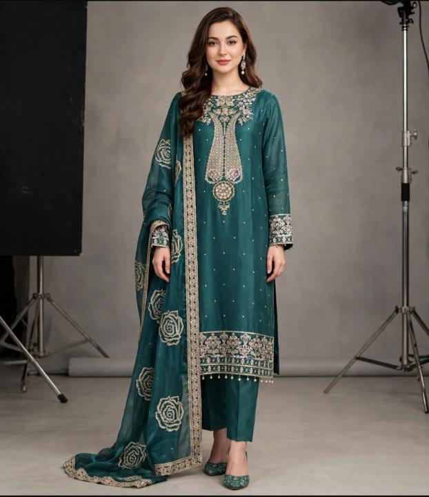 Women's%20Maroon%20Embroidered%203%20Piece%20Suit%20with%20Trouser%20&%20Dupatta%20%7C%20Elegant%20Party%20Wear%20Pakistani%20Dress%20-%20Image%203