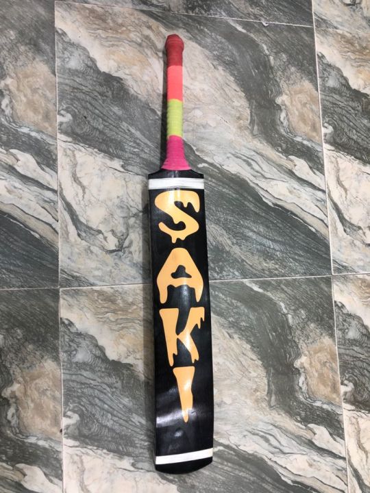 SAKI%20Cricket%20Bat%20Tape%20Ball%20Cricket%20Bat%20Saki%20Bat%20Half%20Cane%20Handle%20Bat%20For%20Cricket%20Adults%20Bat%20%D8%B3%D8%A7%DA%A9%DB%8C%20%DA%A9%D8%B1%DA%A9%D9%B9%20%D8%A8%DB%8C%D9%B9%20-%20Image%202