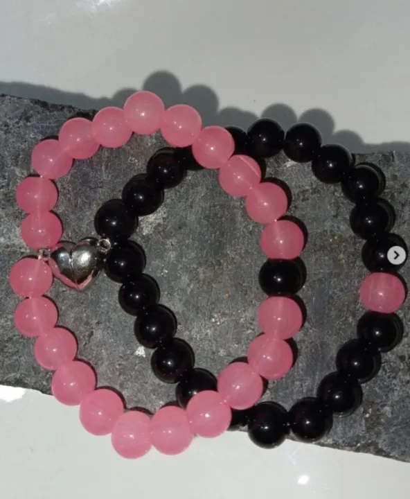 2%20pcs%20Couple%20Bracelet-%20with%20metal%20heart%20connect%20-%208mm%20size%20beads-%20for%20boys%20&%20girls%20both-%20best%20for%20couples%20at%20long%20distance-%20blue/%20evil%20eye/%20white/%20pink%20-%20Image%204