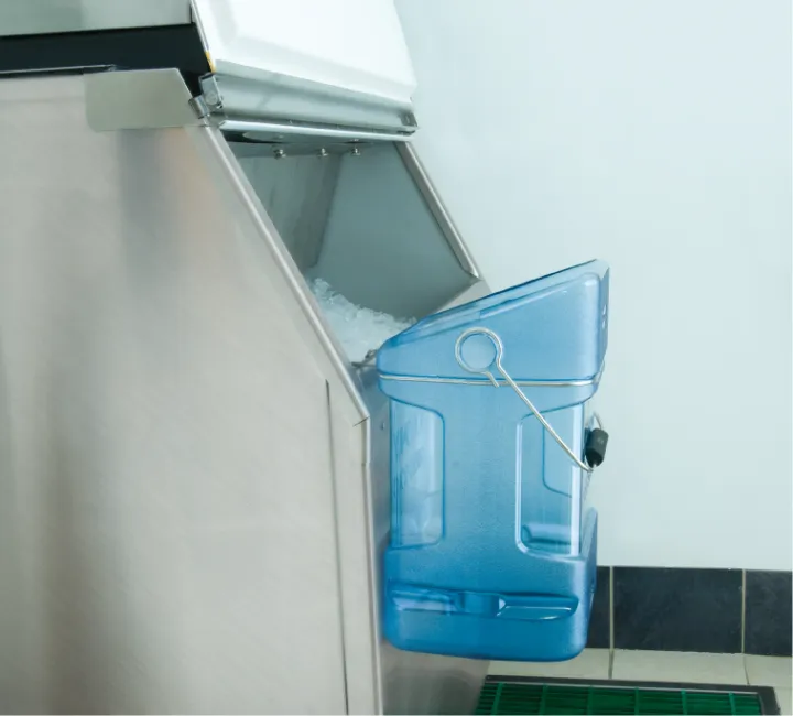 Ice%20Bucket%20Tote%20with%20Bin%20Hook%20Adapter%20-%20Image%202