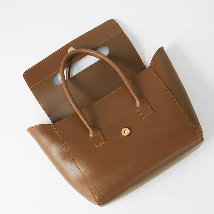 Classic%20Brown%20Leather%20Tote%20Bag%20-%20Image%202
