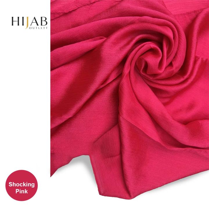 Luxury%20Crinkle%20Silk%20hijab%20scarf%20in%20High-Quality%20Fabric,%20Light%20weight%20feel%20and%20effortless%20drape%20Hijabs/Scarves/Stoler%20for%20Girls/Women%20-%20Image%209