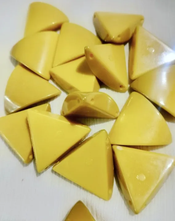 Acrylic%2030mm%20Triangular%20Yellow%20Large%20Two%20Sided%20Wholes%20Marble%20Beads%20for%20DIY%20Crafts%20-%20Pack%20of%2040gms%20-%20Ideal%20for%20DIY,%20Crafting,%20Jewelry%20Making,%20Jewelry,%20and%20Dress%20Accessories.%20-%20Image%202
