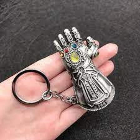 Thanos%20Infinity%20Gauntlet%20Metal%20Keychain%20-%20Avengers%20Infinity%20War%20Original%20Marvel%20Merchandise%20-%20Image%204