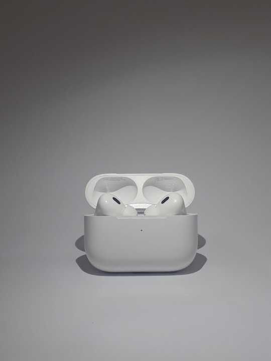 Apple%20Airpod%20Pro%202nd%20Generation%20-%20Best%20Earbuds-%20Good%20Quality%20-%20Earbuds%20in%20Pakistan%20-%20Image%203