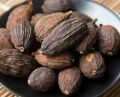black cardamom bari elaichi moti elaichi. 