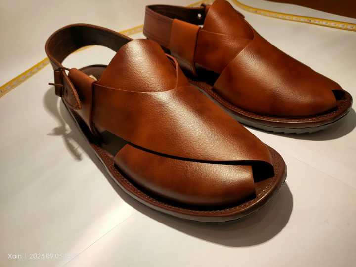 Khanewal%20Special%20close%20face%20handmade%20leather%20chappal%20for%20men%20soft%20out%20fit%20-%20Image%205