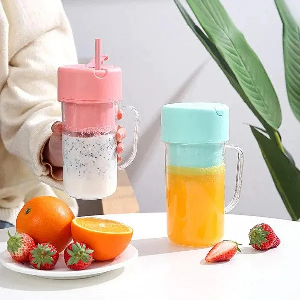 Small%20Portable%20Cup%20Blender%20-%20400ml%20Capacity,%20Rechargeable%20with%20Type-C,%20Great%20for%20Travel,%20Gym,%20and%20On-the-Go%20-%20Image%206