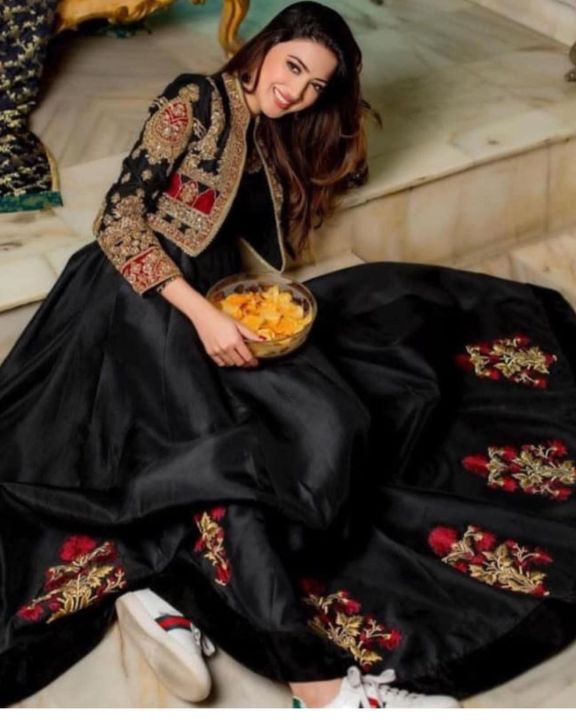 Embroidered%20Silk%20Maxi%20with%20Matching%20Koti%20-%20Ready-to-Wear%20Wedding%20Dress%20-%20Image%203