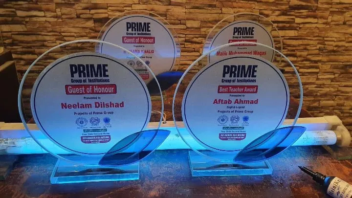 Customized%20Glass%20Shields%20/%20Awards%20for%20Ceremony%20%7C%20Gifts%20for%20teachers,%20mentors%20%7C%20Teachers%20awards,%20awards%20souvenirs%20for%20events,%20schools%20awards%20Pakistan%20-%20Image%206