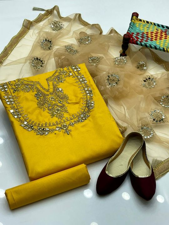 Buzzazi%20Fancy%20Wedding%20Wear%20Ladies%204%20Piece%20Dress%20%E2%80%93%20Kataan%20Mirror%20Work%20Shirt,%20Net%20Dupatta%20&%20Complimentary%20Khussa%20-%20Image%207