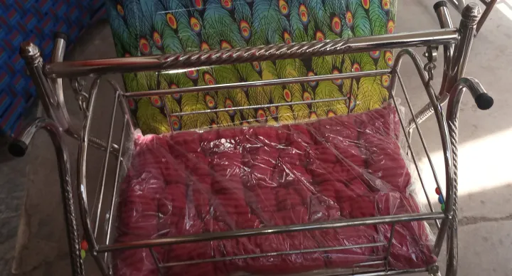 New%20Born%20Baby%20Swing%20Cradle%20with%20Soft%20Mattress%20-%20Image%204