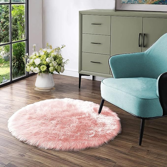 Faux%20Sheepskin%20Rug%20Ivory%20White%20Sheep%20Foot%20Door%20Mat%20Rug%20Round%20Shape%2030inch%20x%2030inch%20-%20Image%204