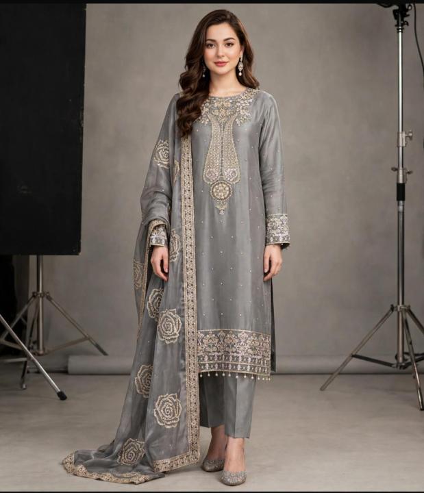 Women's%20Maroon%20Embroidered%203%20Piece%20Suit%20with%20Trouser%20&%20Dupatta%20%7C%20Elegant%20Party%20Wear%20Pakistani%20Dress%20-%20Image%207