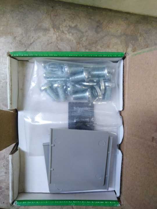 Schneider%20circuit%20breaker%20Easypact%20EZC100N%20(4%20pole)%20-%20Image%204