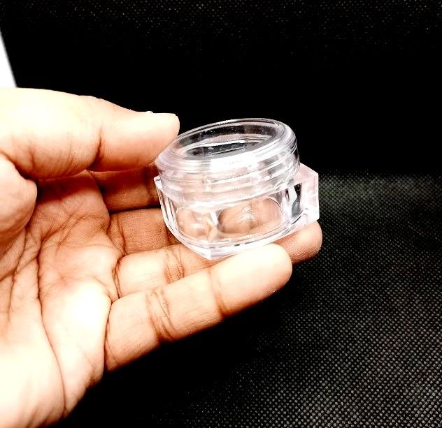 6%20pcs-%20Empty%20Cosmetic%20Containers%20With%20outer%20Acralic%20Box%20-%20Square%20Shape%20Mini%20Plastic%20Empty%20Bottle%20-%20Makeup%20Face%20Cream%20Pot%20Jar%20Refillable%20Cosmetic%20Sample%20Bottles%2020%20Gram%20-%20Image%204