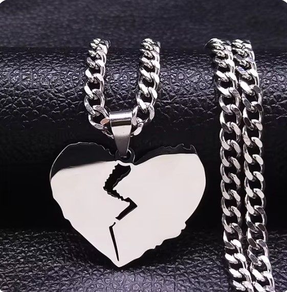 Heart broken pendant for women , New style trendy jewellery , Single chain locket , Stainless steel heart shape necklace  , Elegant Heart-Shaped Locket Necklace – Classic Silver Pendant in Black , Golden , Silver colors , Stainless link chain