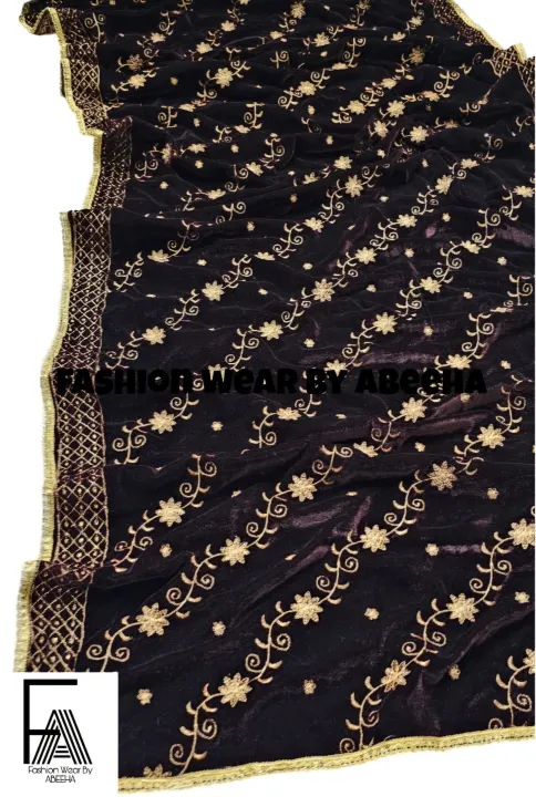 Velvet%20Shawl%20with%20Golden%20Zari%20Tilla%20Work%20-%202.5%20Yards%20-%20Image%204