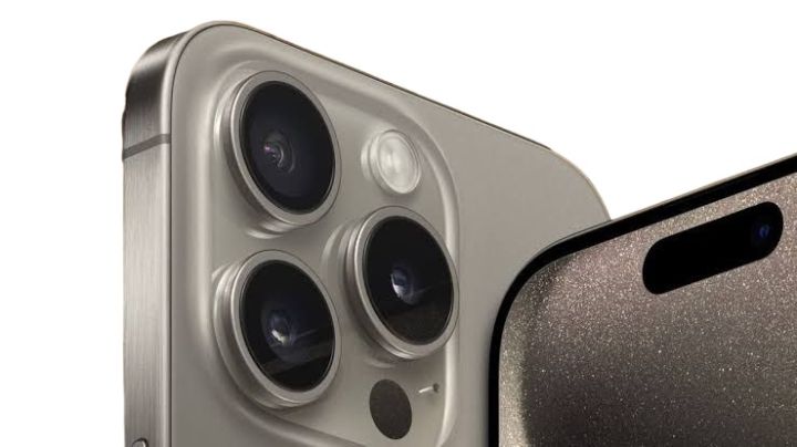 Apple%20iphone%2015%20Pro%20Max%20-%206.7"%20Inch%20Display%20-%20factory%20unlocked%20-%201%20Year%20Official%20Warranty%20-%20Image%203