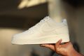 Nikee Air Force 1 Triple White. 