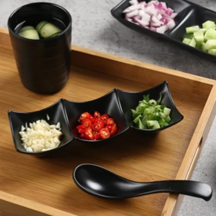 3-Compartment%20Dipping%20Sauce%20Dish%20%E2%80%93%20Versatile%20Durable%20Plastic%20Condiment%20Server%20with%20Triple%20Grid%20Design%20for%20Hot%20Pot,%20Sushi,%20Appetizers,%20Snacks,%20Chutneys,%20and%20Japanese%20Flavors%20%E2%80%93%20Reusable%20Multi-Purpose%20Tray%20for%20Home%20Dining,%20Parties,%20and%20Restaurant%20Serving%20-%20Image%207