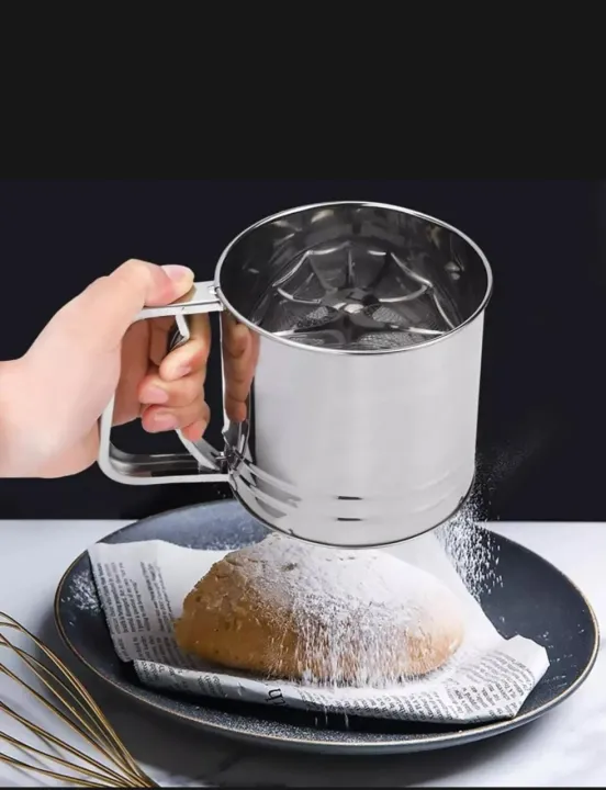 Flour%20Sifter,%20Stainless%20Steel%20Flour%20Sieve%20Flour%20Dredger%20with%20Single%20Handle%20Trigger%20Action%20Flour%20Sifter,%20Large%20Capacity%20Baking%20Sieve%20Cup%20-%20Image%204