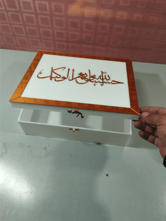 Gift%20Box%20Ramadan%20%20with%20customize%20top%20Tag%20And%20Golden%20Border%20-%20Image%204