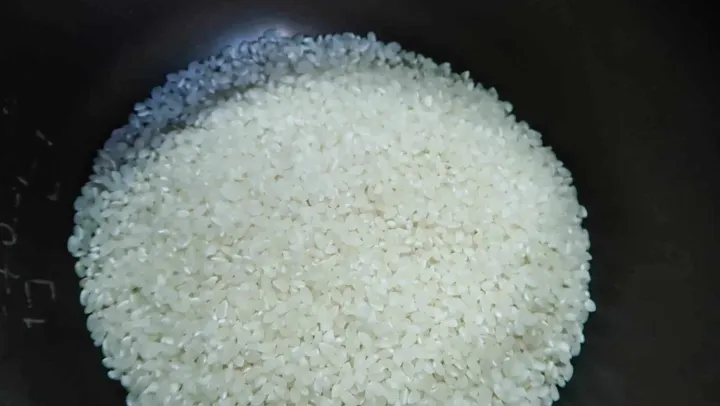 100%25%20Authentic%20Korean%20Sticky%20Rice%20and%20Sushi%20Rice,%201%20kg%20original%20Korean%20Sticky%20and%20Sushi%20Rice%20%7C%20Premium%20Short%20Grain%20Rice%20for%20Sushi,%20Korean%20BBQ,%20Kimbap,%20Bibimbap,%20Gimbap,%20Japchae%20-%20Image%204