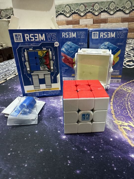 MoYu%20RS3M%20V5%20dual%20adjustment%20and%20rs3m%20v5%20ball%20core%20uv%20maglev%203x3%20Magnetic%20Speed%20Cube%20(Dual%20Adjustment)%20Stickerless%20Professional%20Puzzle%20-%20Image%205