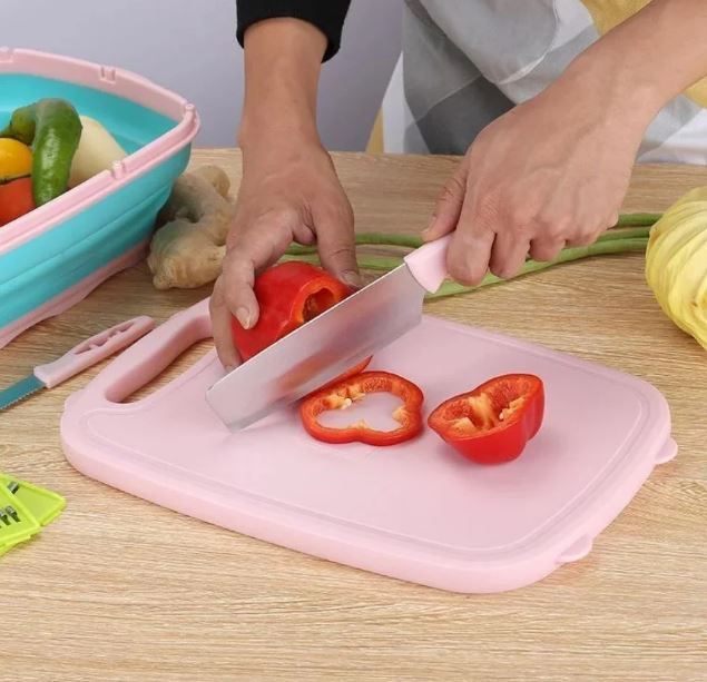 Multifunctional%209in1%20Chopping%20Board%20with%20Drainer%205pcs%20Vegetable%20Slicer%20Cutters,%202%20Knives%20and%201%20Collapsible%20Colander%20for%20Kitchen%20-%20Image%206