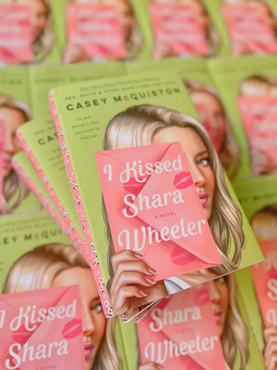 I%20Kissed%20Shara%20Wheeler%20by%20Casey%20McQuiston%20-%20Image%202