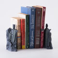 The Lord of the Rings Magic Ring Hobbit Peripheral Gangduo Gate Gift Box Agonas Statue Decoration Bookend Li Bookend. 