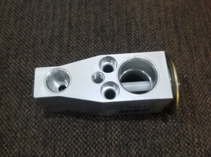 Expansion%20valve%20R134a%20/Block%20valve%20R134a%20-%20Image%204