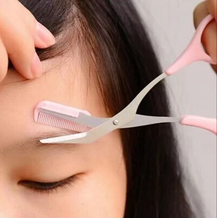 Eyebrow%20Scissors%20With%20Eyebrow%20Comb%20%E2%80%93%20Cutting%20Scissors%20For%20Eyebrow%20-%20Image%204