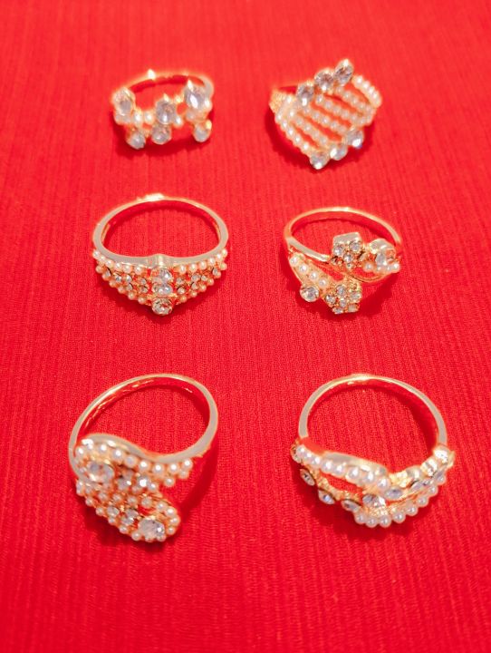 Premium Luxury Gold-Plated Zircon Ring for Women – Elegant Attractive Engagement & Party Ring