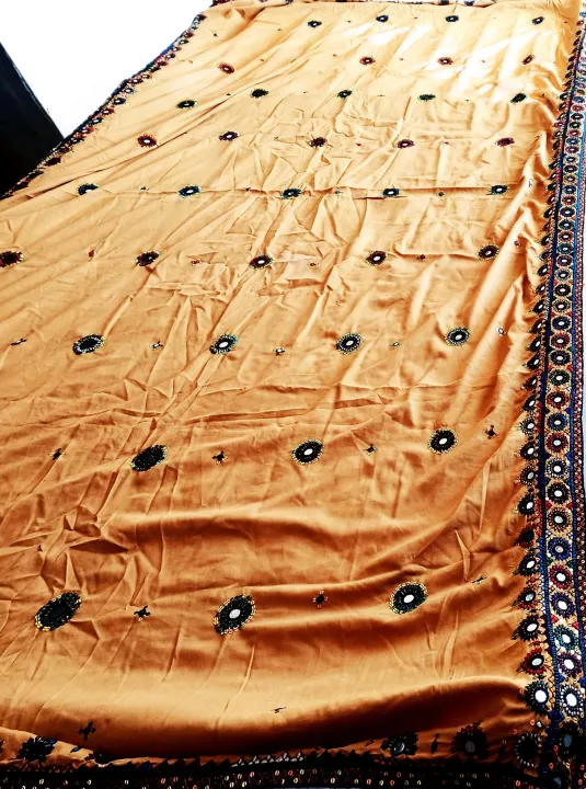 Sindhi/%20balochi%20embroidered%20large%20size%20original%20karhai%20handmade%20yellow%20chadar%20for%20ladies%20-%20Image%204