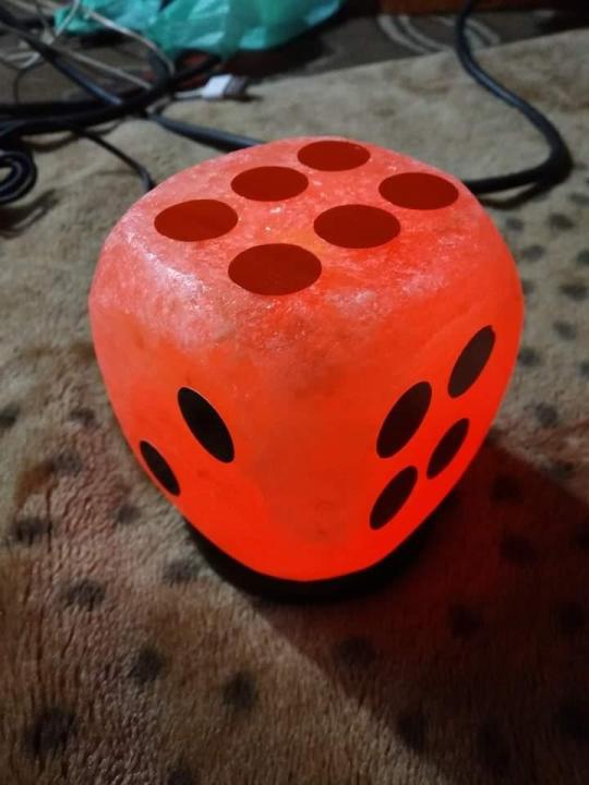 Ludo%20Dice%20Shaped%20Natural%20Himalayan%20Salt%20Lamp%20-%20Image%206