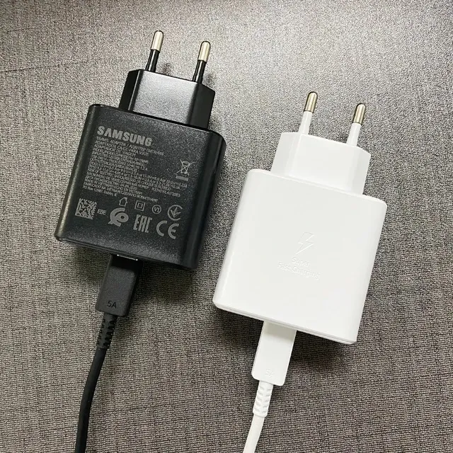 Samsung%2045W%20Super%20Fast%20Charger%20with%20Type%20C%20to%20Type%20C%20Cable%20PD%20Certified%20for%20All%20Mobile%20Phones%20-%20Image%208